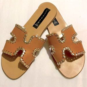 Steve Madden leather with gold details slides